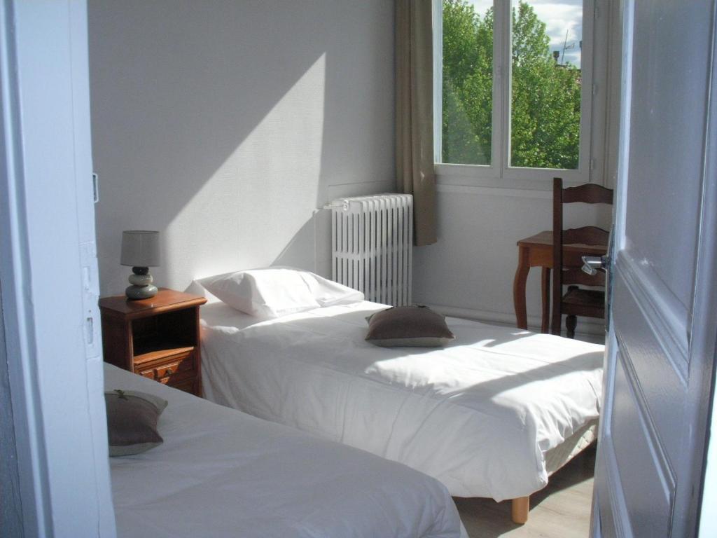 Hotel De La Poste Ganges Room photo